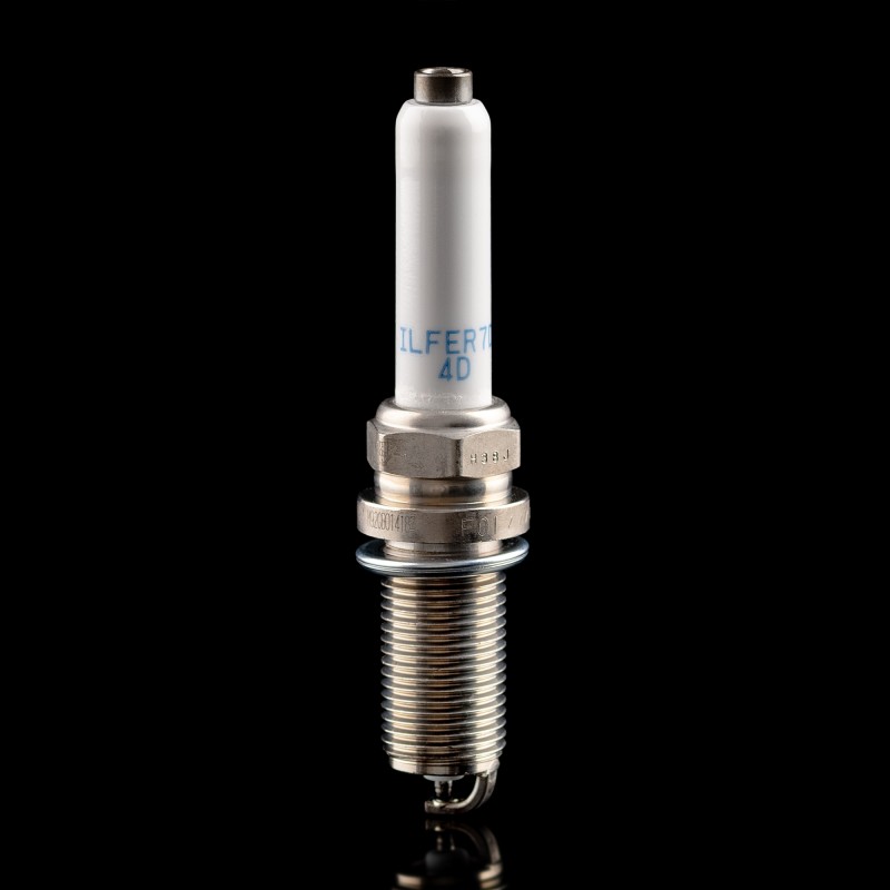 Свеча зажигания ILFER7D 4D Свеча зажигания ILFER7D 4D